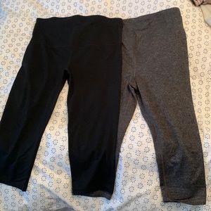 Old Navy Maternity crop leggings (2) - size Large